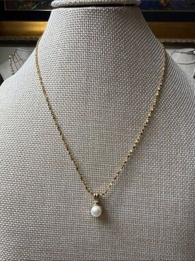 Gold Pearl Pendant Necklace